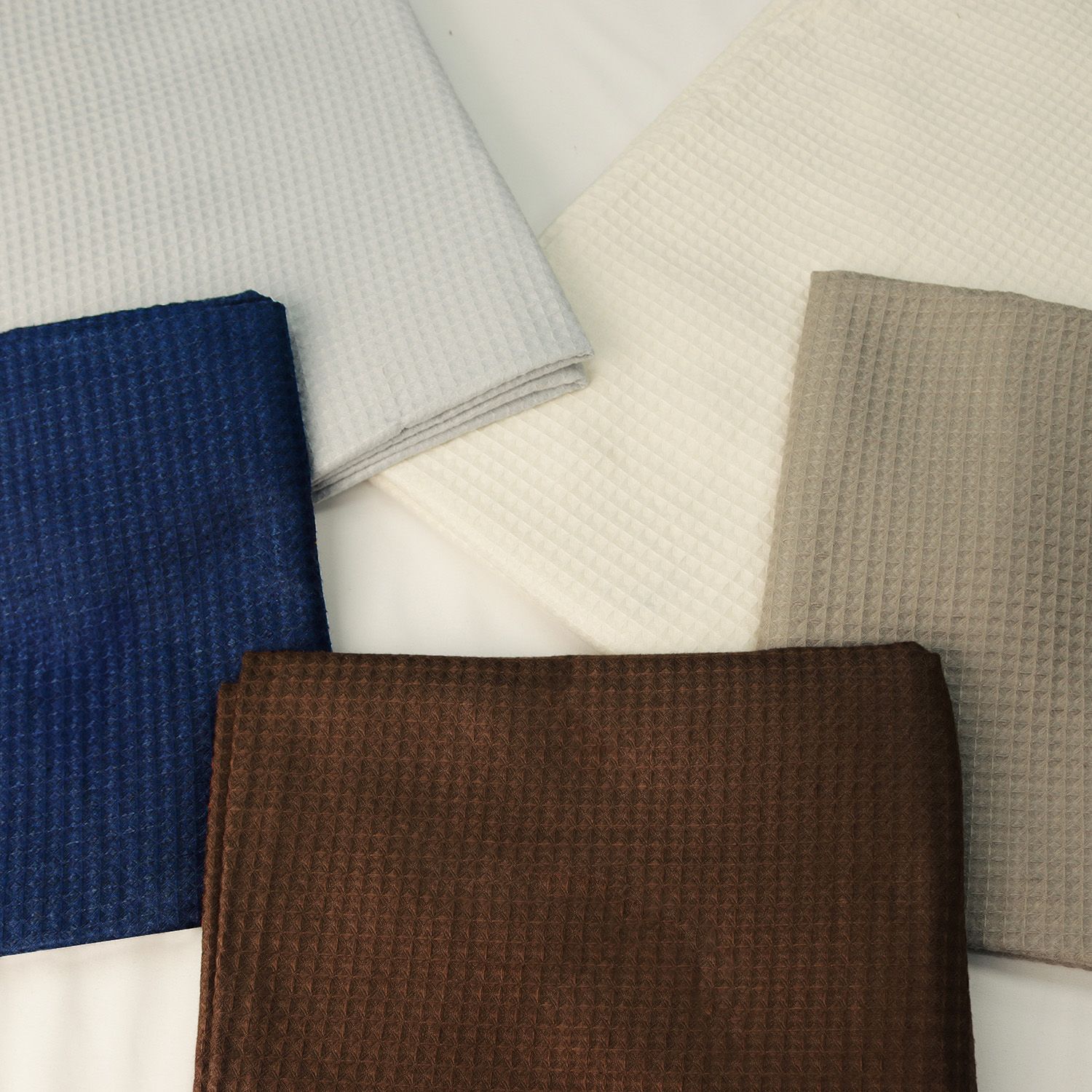 King Bed Skirt - White Horse - Image 5