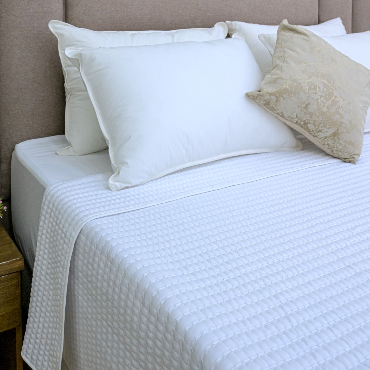 Luxury Quilt Twin 66 x 90 - Image 2